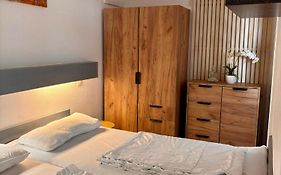 Schöne Ferienwohnung mit Schwimmbad, Sauna und Balkon